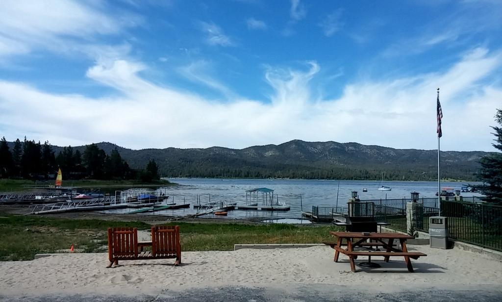Big Bear Lakefront Lodge Buitenkant foto